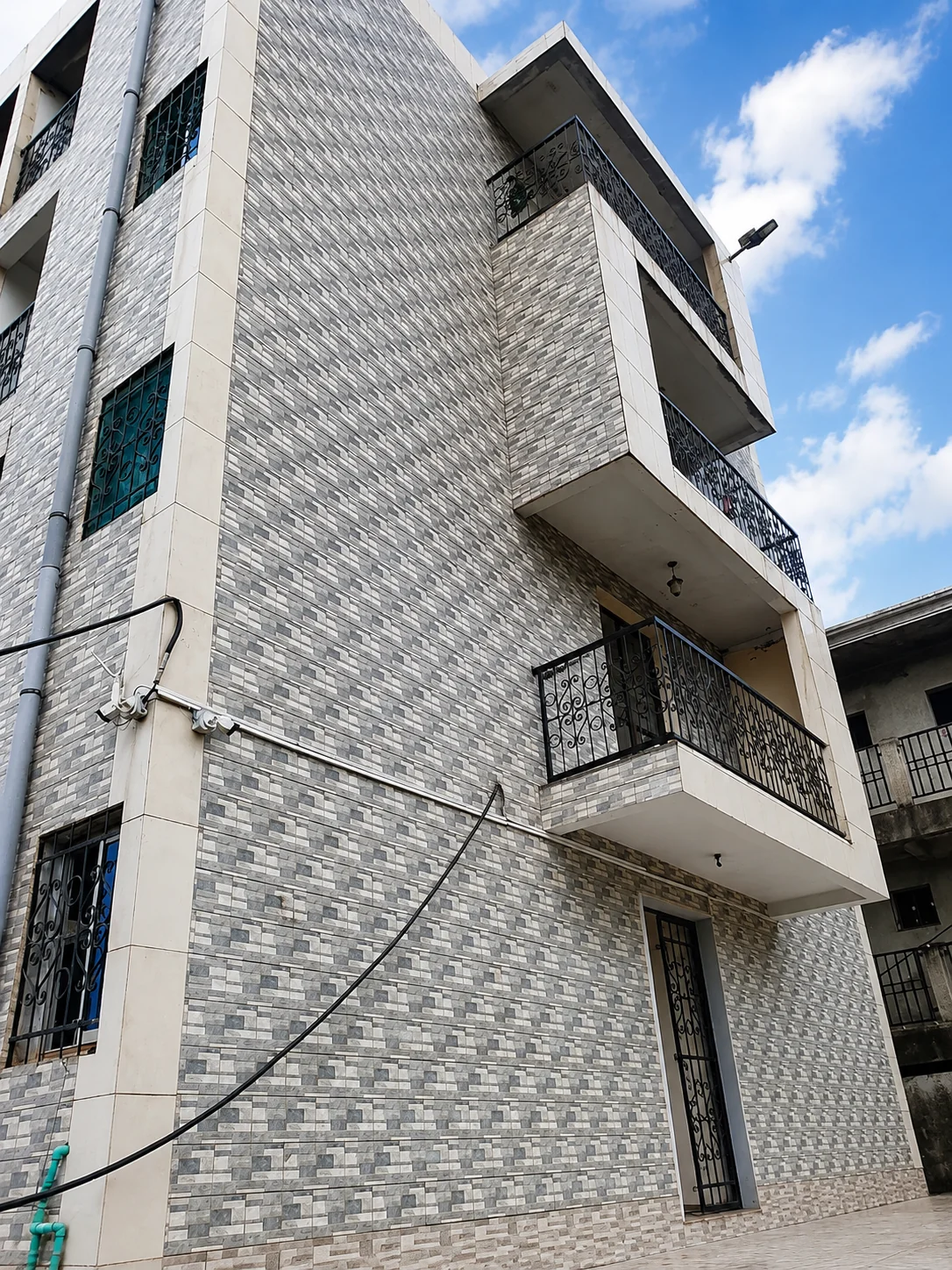 Façade de la résidence avec balcons